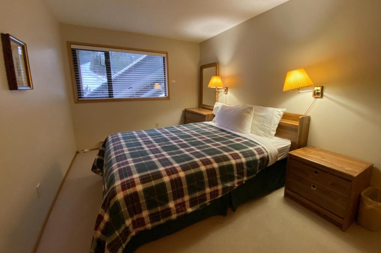 The Griz Inn By Park Vacation Management 페르니 외부 사진