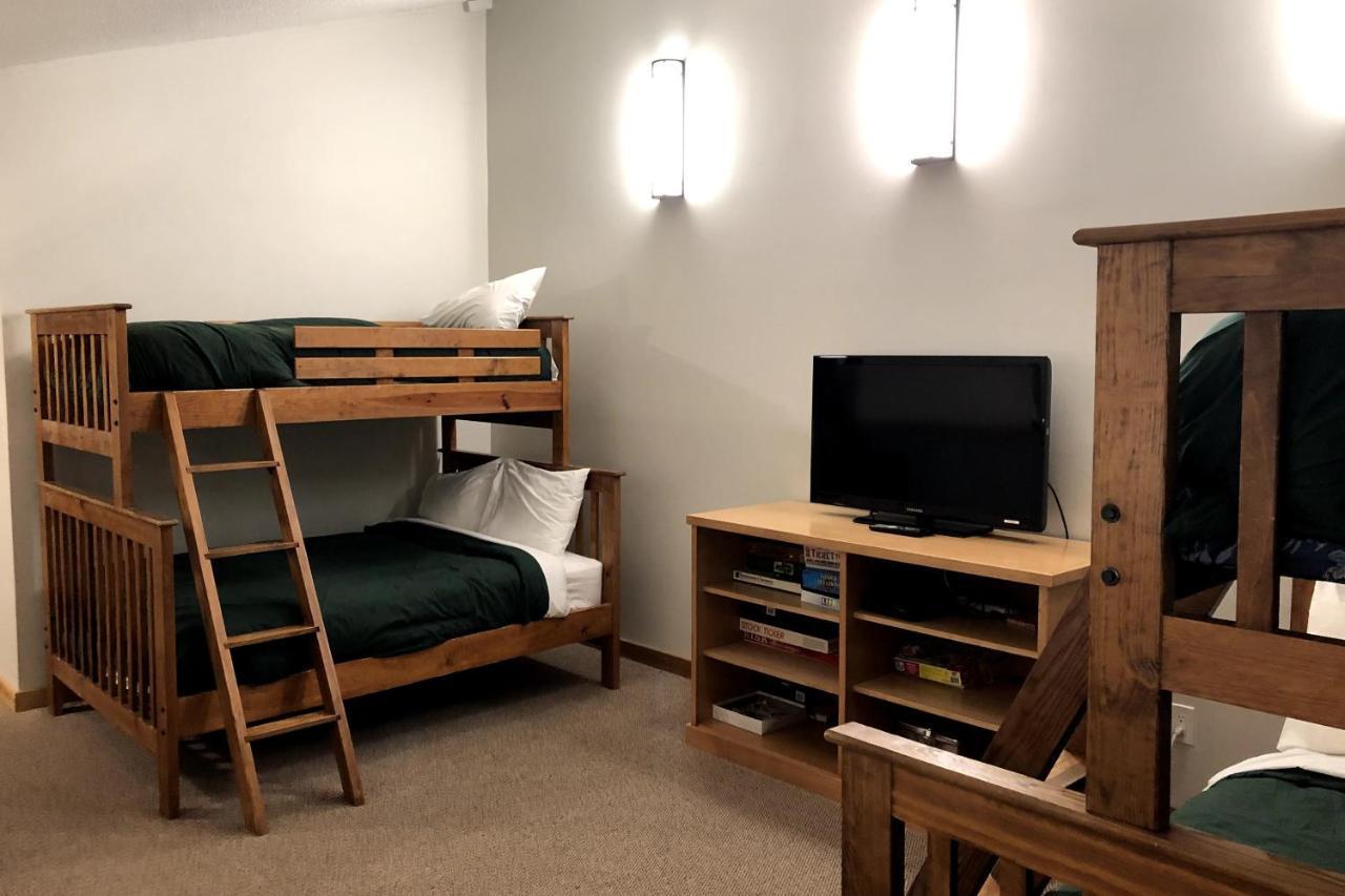 The Griz Inn By Park Vacation Management 페르니 외부 사진